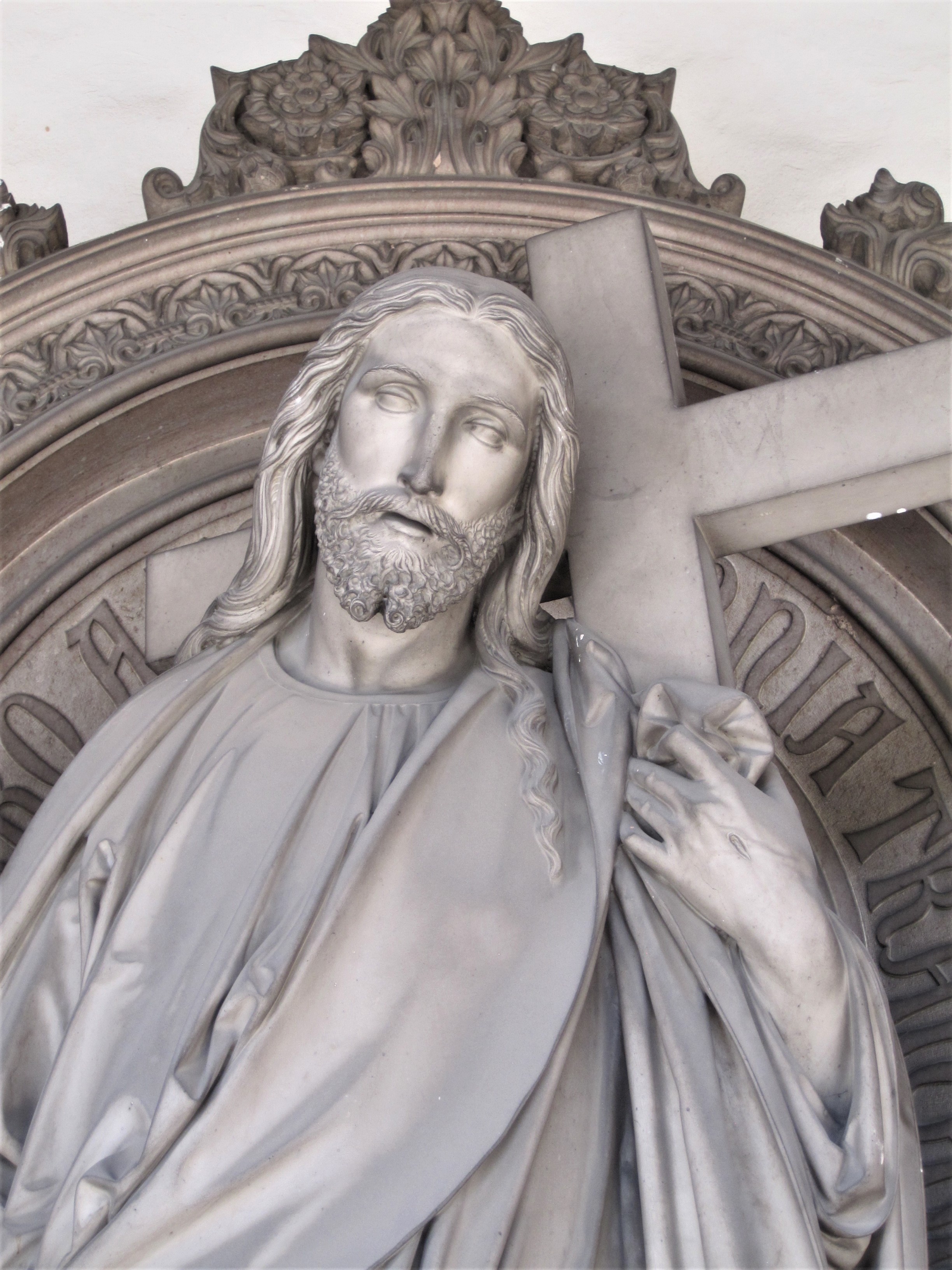 Joseph Knabl (1819 – 1881), Christus (Detailaufnahme), 1865, Carrara-Marmor, Innsbruck, Städtischer Westfriedhof, Nordarkade, westlicher Abschnitt (Nr. 145, Grab Familie Ortlieb)